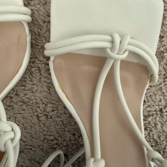 PrettyLittleThing White Square Front Knot Detail Heels - Picture 6 of 8